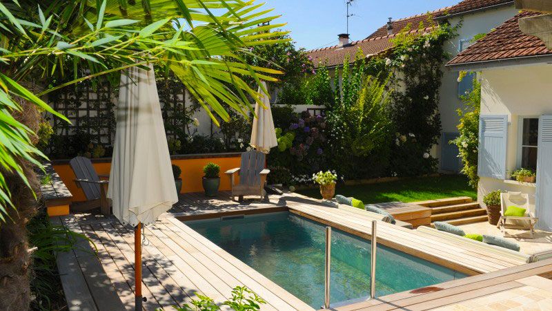 Jardin métamorphosé belle integration de piscine dans un jardin Gris clair 