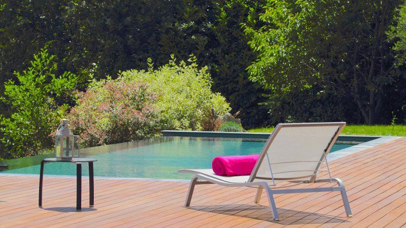 Gris anthracite / De l’eau à perte de vue : entreprise piscine débordement