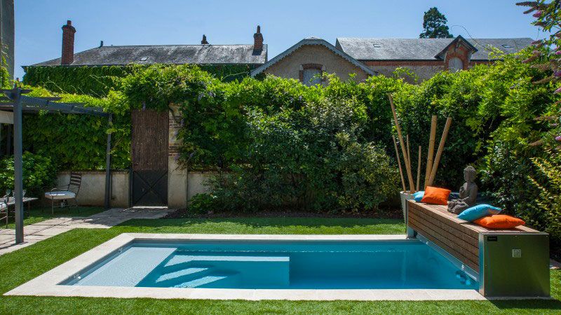 Platinum / Beauté très tranquille : Piscine avec mini banquette