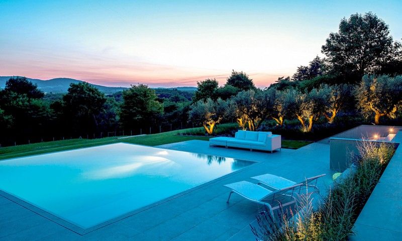 Piscine miroir minéral Gris clair  Pépite dans la colline