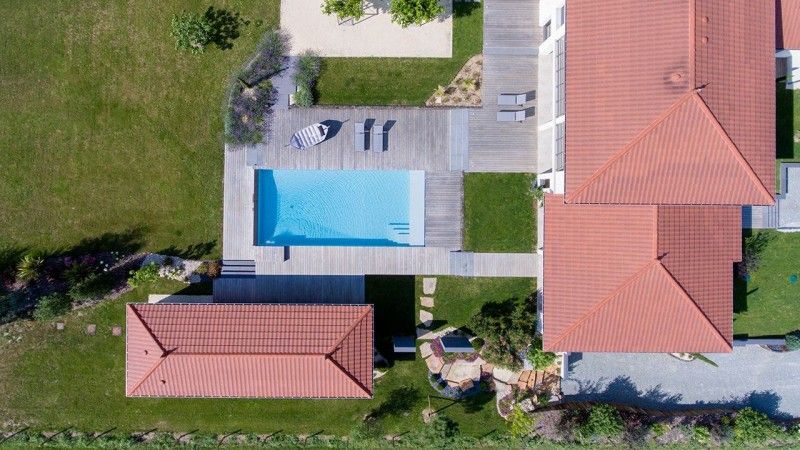 Archives / Calme et sérénité : debordement piscine