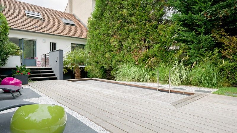 Gris anthracite / Petit espace d’exception : piscine avec terrasse qui bouge