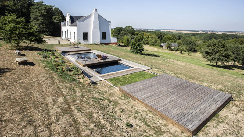 Piscine avec terrasse mobile 3D Gris ardoise / Au-delà des apparences : piscine campagne terrasse mobile ouverte