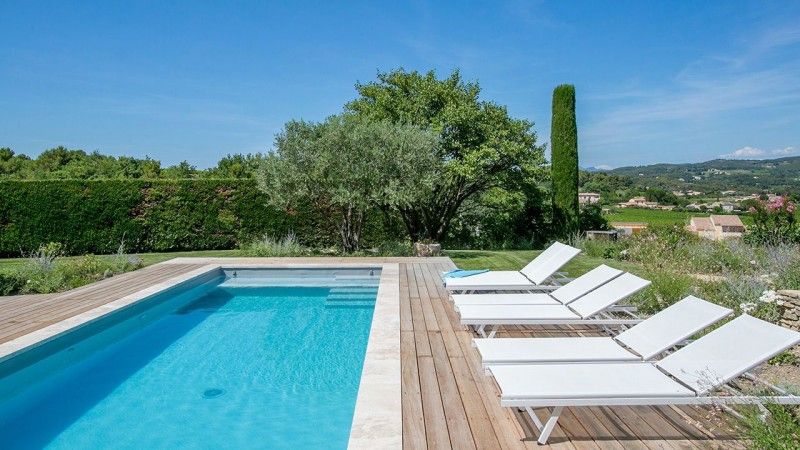 Rénovation de piscines / Retour aux racines : Piscine dans maison de campagne