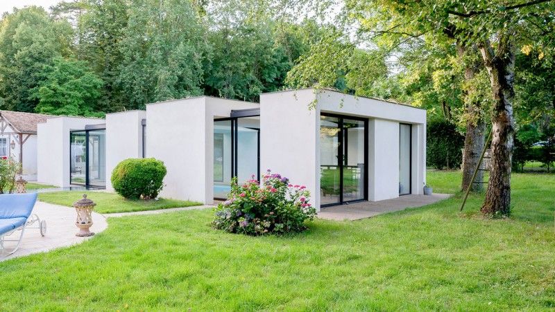 Piscine intérieure Blanc / Piscine intérieure à l’extérieur : piscine interieure architecte