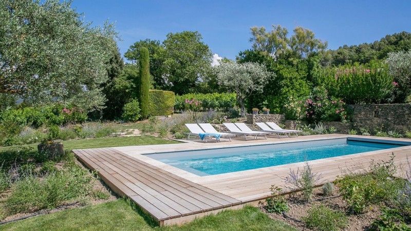 Rénovation de piscines / Retour aux racines : Piscine terrasse en bois exotique