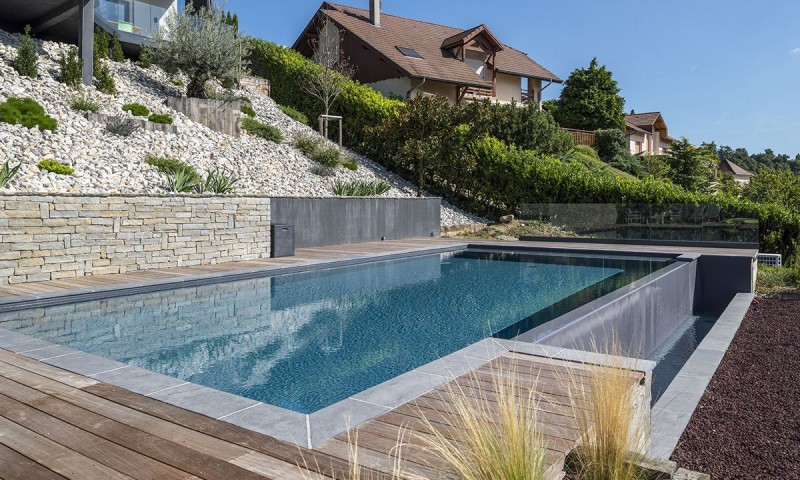 Piscine paysagée Gris anthracite  Plonger dans le grand bain