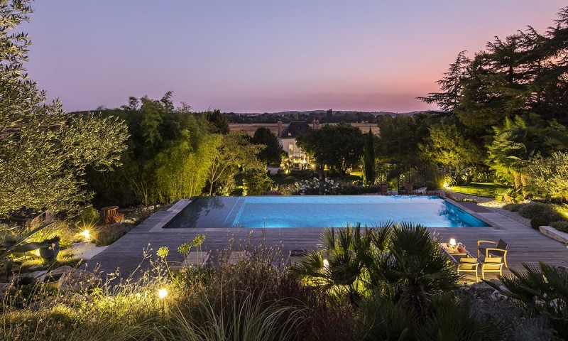 Piscine paysagée Gris anthracite  Bain en hauteur