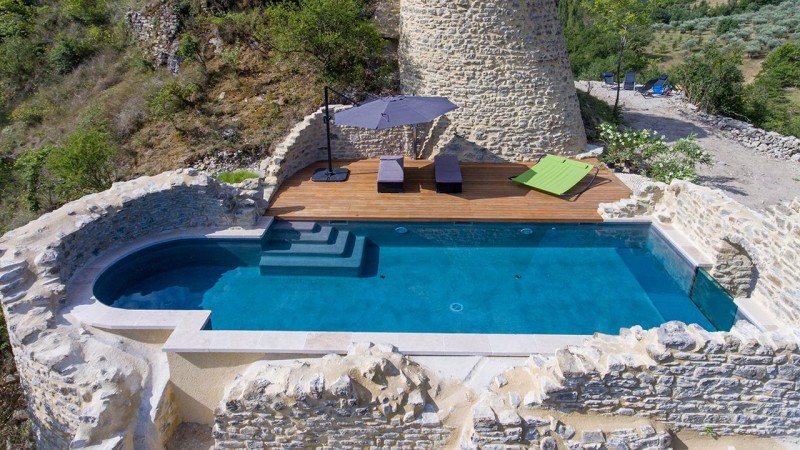 Nager sur les collines piscine paroi verre Piscine à paroi de verre Gris anthracite 