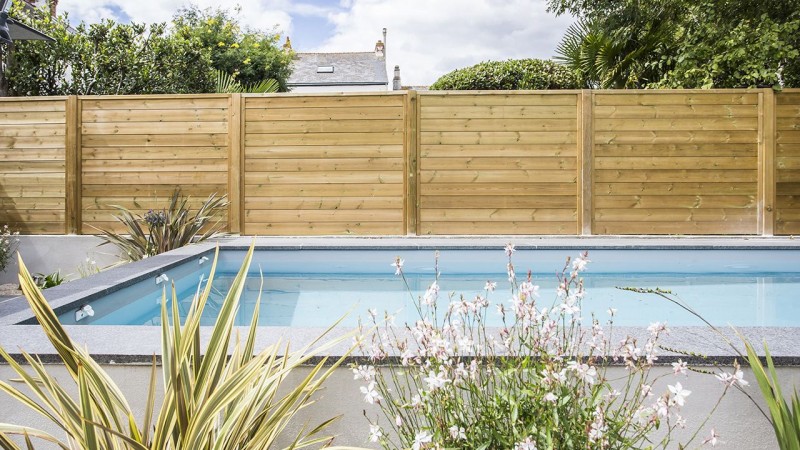 Archives / Petit bain de bonheur : piscine pour petit espace