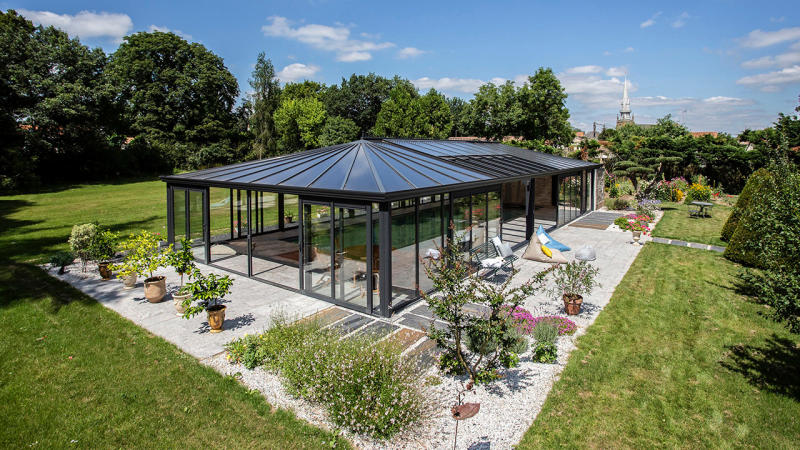 Abri de piscine Véranda Gris clair / Bulle de détente éternelle : abri piscine accole maison