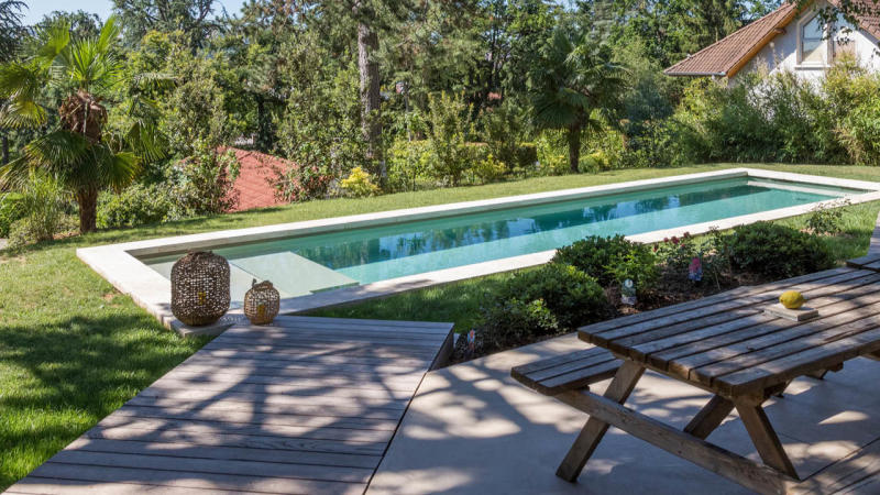 Vert argile / Etendue minérale : bassin couloir nage piscine vert