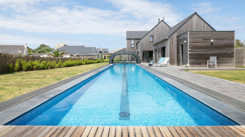 Un bassin hors norme couloir de nage dimension 1810 Couloir de nage Abri de piscine Abri haut 