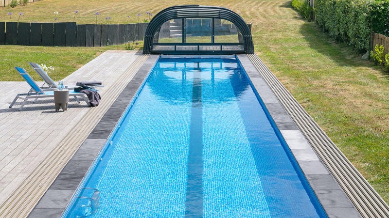Un bassin hors norme couloir de nage dimension minimum 1810 Couloir de nage Abri de piscine Abri haut 