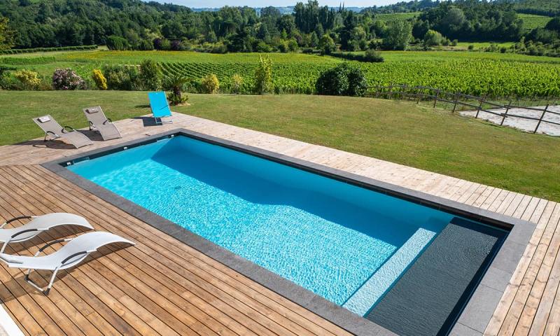 Ligne d'eau minérale Gris anthracite  Ligne d’eau sur pierre