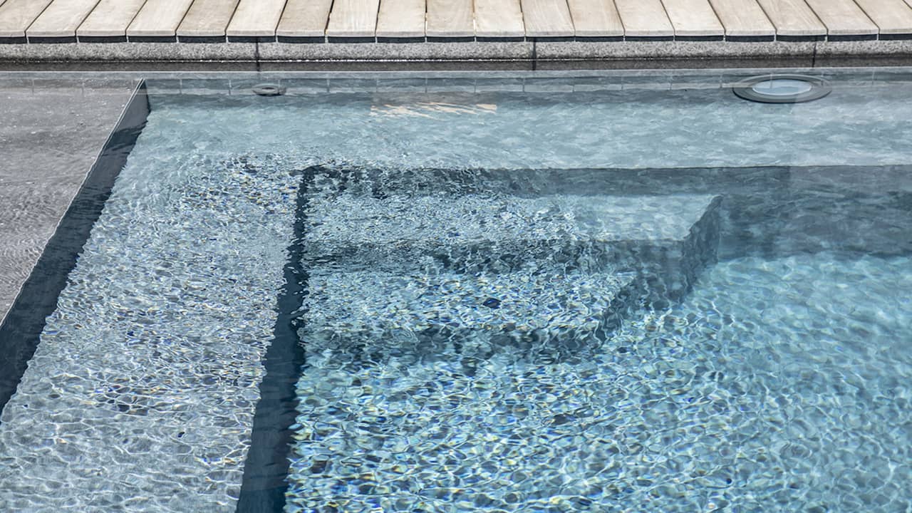 Baignade en toute sérénité ligne eau minérale pierre esprit piscine 2020 Ligne d'eau minérale 3D Gris béton 