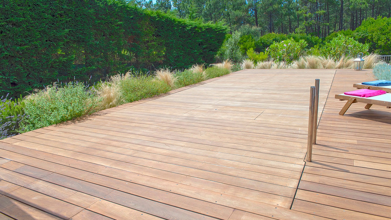 Essence Deau Et De Bois Lesprit Piscine