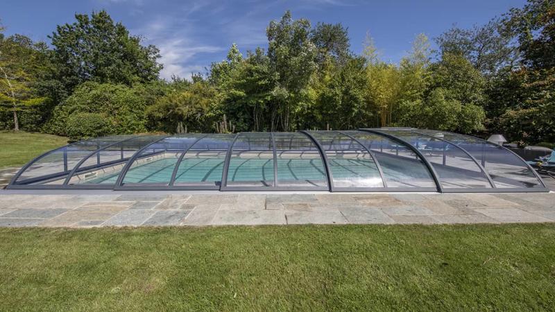 Abri bas Abri de piscine 3D Grège / Baignade en toute discrétion : abri piscine esprit piscine 2020 