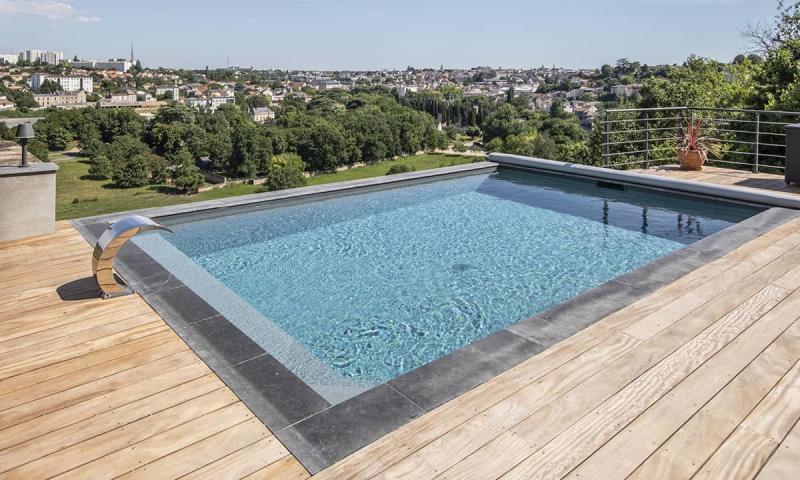 Piscine citadine Gris anthracite  Bain en haut lieu