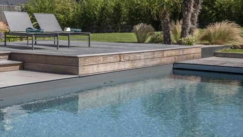 Piscine paysagée Gris anthracite / Intégration harmonieuse : piscine paysagée gris esprit piscine 2020 119