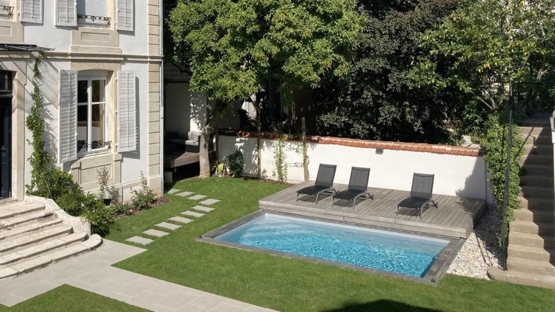 Piscine avec terrasse mobile Gris clair 