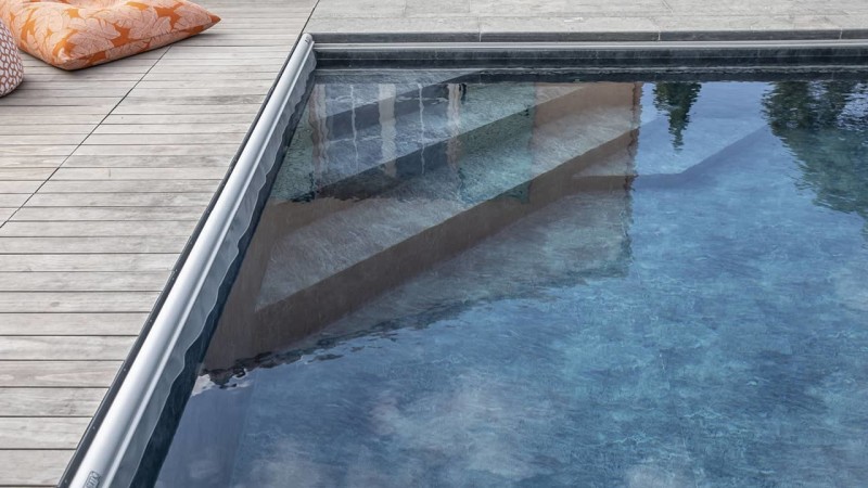 Eau de vie escalier angle gris membrane esprit piscine débordement minéral 9 Piscine à débordement 3D Gris ardoise 