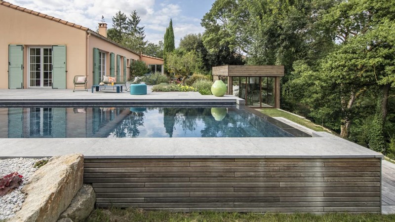 Eau de vie habillage bois esprit piscine débordement minéral 6 Piscine à débordement 3D Gris ardoise 