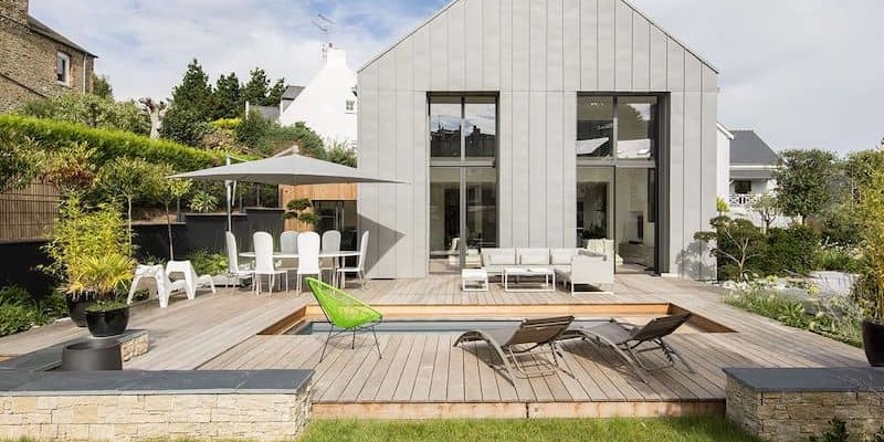 Terrasse mobile amovible coulissante de piscine en bois intégration