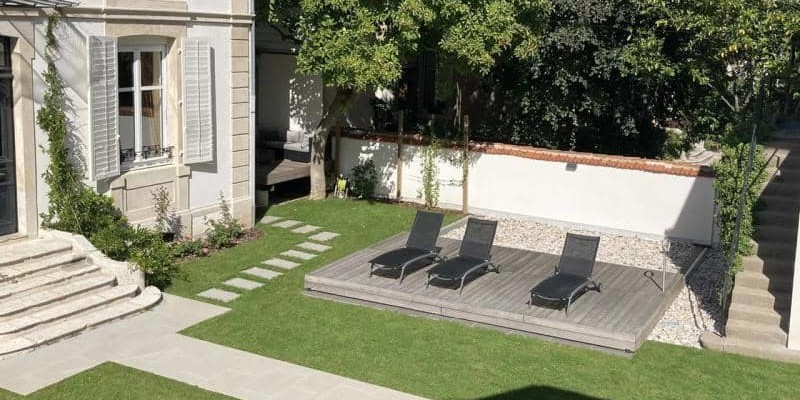 Terrasse mobile de piscine en bois amovible coulissante fermée