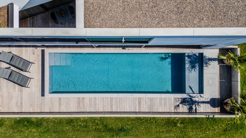 Couloir de nage 3D Gris béton / Couloir de nage semi-enterré : piscine couloir de nage citadine semi enterre spa portable esprit piscine 2024 06