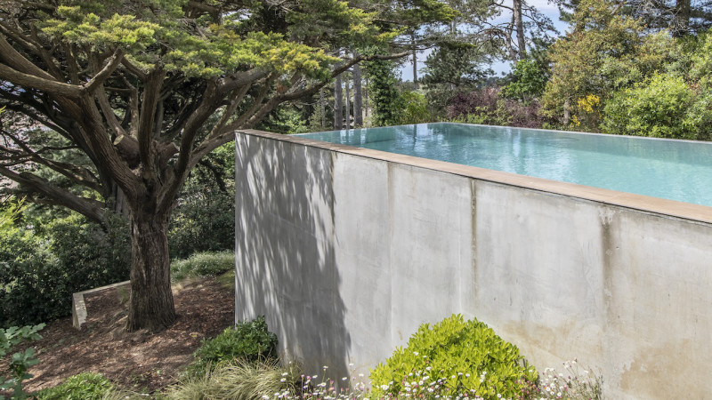 Couloir de nage Gris clair / Couloir au milieu de la forêt : piscine couloir nage foret mur gris niveau esprit piscine 2022