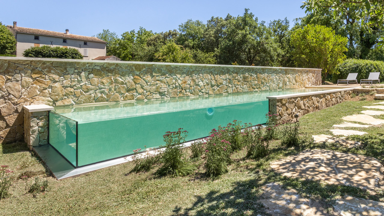 Angle de vue piscine paroi verre angle transparent pierres jardin esprit piscine 2022 Piscine à paroi de verre 3D Sable 