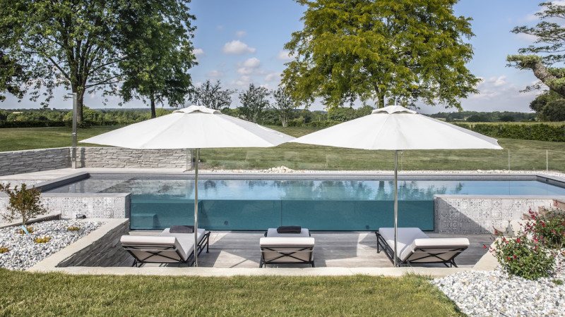 Salon de jardin vitré piscine paroi verre bleu fenetre jardin pierre gris terrasse bois esprit piscine 2022 Piscine à paroi de verre 3D Gris béton 