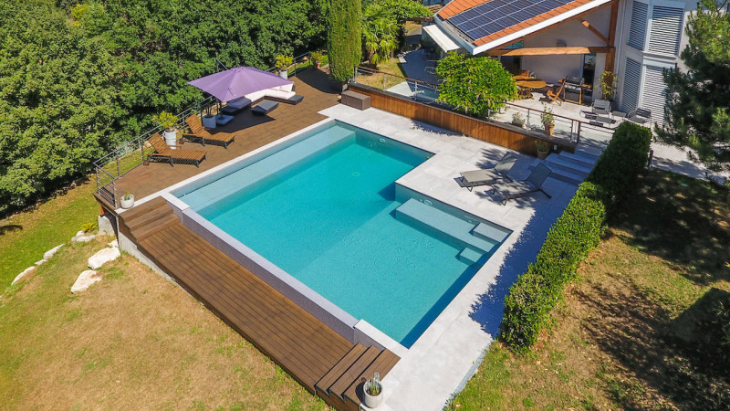 Un grand rafraichissement piscine renovation angle terrasse bois escaliers bleu descente esprit piscine 2022 Rénovation de piscines 3D Gris béton 