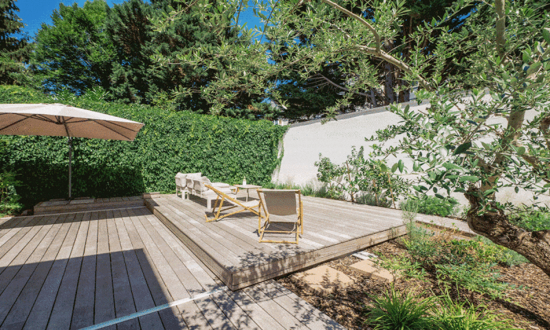 Piscine avec terrasse mobile Gris clair  Trésor caché