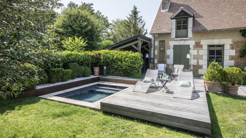 Petit plaisir caché piscine terrasse mobile mini bois esprit piscine 2023 1 Piscine avec terrasse mobile Piscine citadine 3D Gris ardoise 