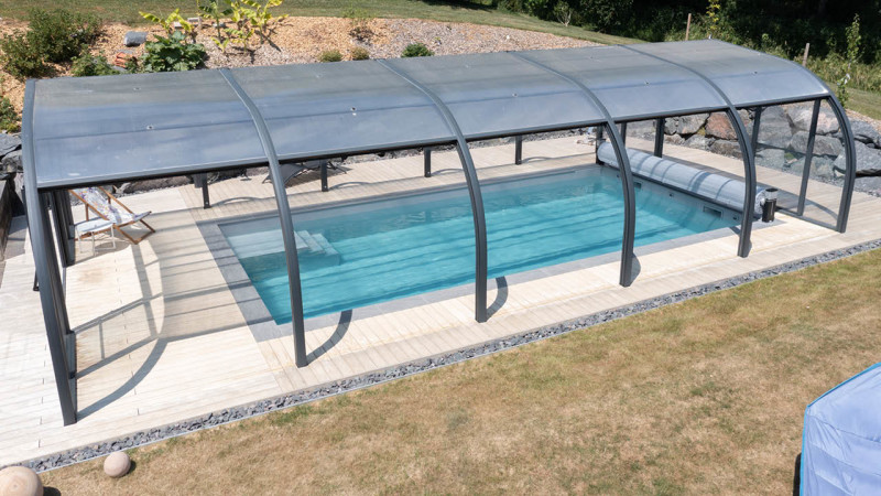 Abri de piscine Abri haut Gris clair / Baignade abritée : piscine abri haut fixe ouvert jardin esprit piscine 2023 3