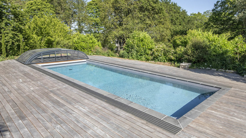 Abri bas Abri de piscine 3D Gris béton / Prolonger la saison : piscine familiale abri base telescopique terrasse bois esprit piscine 2023 2