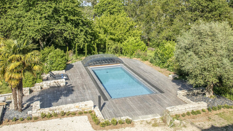 Abri bas Abri de piscine 3D Gris béton / Prolonger la saison : piscine familiale abri base telescopique terrasse bois esprit piscine 2023 6