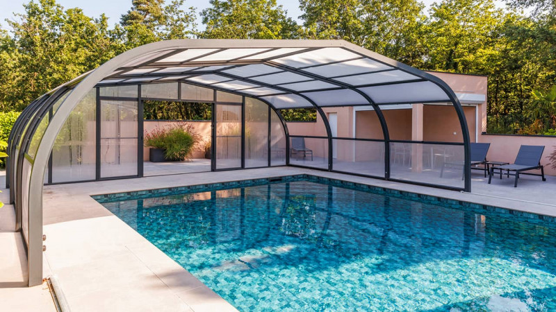 Abri haut / Ouverture centrale : piscine familiale abri haut telescopique ouverture centrale esprit piscine 2024 06