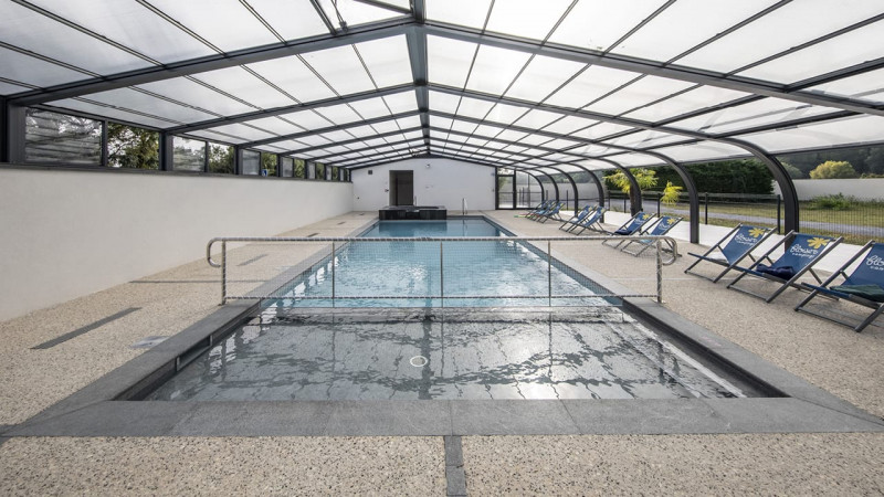 Campings Gris clair / Camping La Promenade (49) : constructeur piscine collective camping exterieur abri haut spa 03