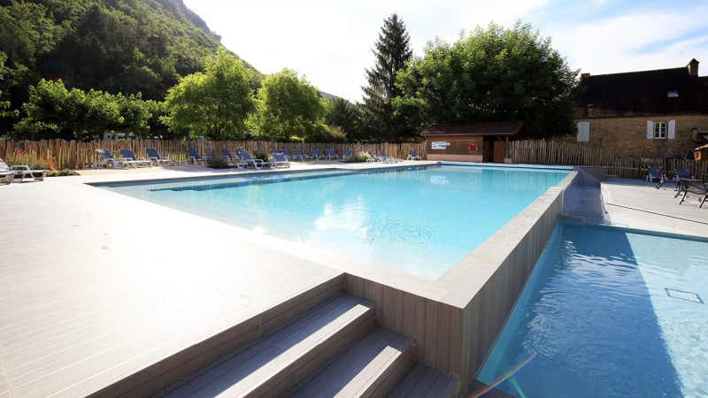 Campings Gris clair / Camping Maisonneuve (24) : constructeur piscine collective camping exterieur debordement 03