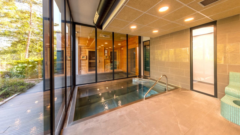 Centres de remise en forme / Les Bois Noirs Spa (63) : constructeur piscine collective centre bien etre interieure inox 02