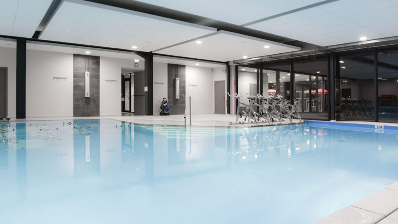 Centres de remise en forme Bleu clair / Club sportif L’Univers de la forme (14) : constructeur piscine collective centre remise en forme interieure aquabike 02