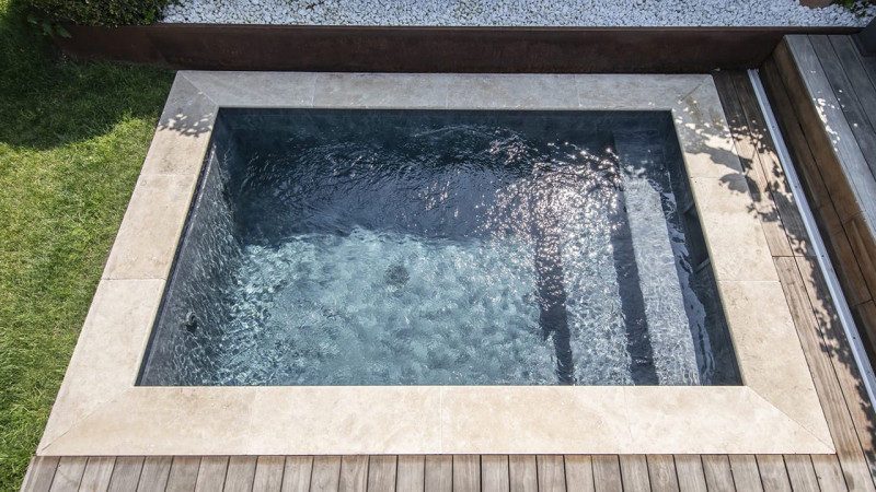Gîtes & Chambres d'hôtes 3D Gris ardoise / Le Clos de la Saugeure (41) : constructeur piscine collective exterieure mini piscine terrasse mobile trophee 03