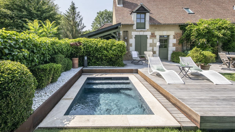 Gîtes & Chambres d'hôtes 3D Gris ardoise / Le Clos de la Saugeure (41) : constructeur piscine collective exterieure mini piscine terrasse mobile trophee 06