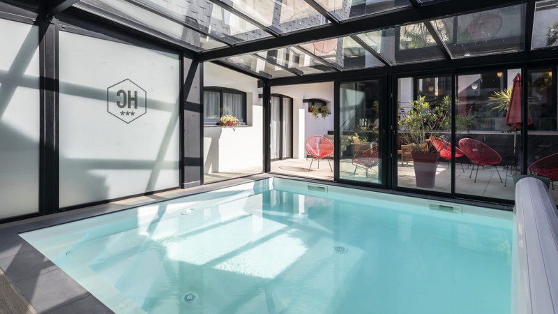 Hôtels & Spas Blanc / Le Cornouaille Hôtel & Spa (29) : constructeur piscine collective hotel centre ville interieure veranda sauna hammam 03
