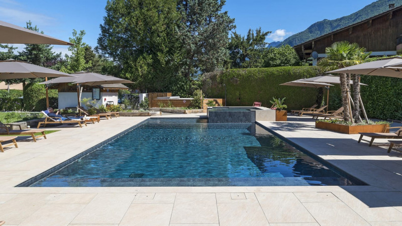 Hôtels & Spas 3D Gris ardoise / Hôtel l’Arcalod (74) : constructeur piscine collective hotel exterieur spa sauna pataugeoire 02