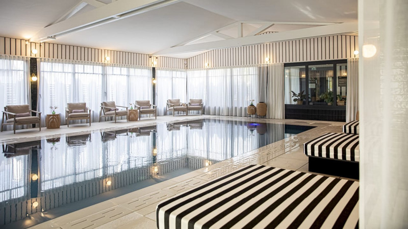 Hôtels & Spas 3D Gris béton / Le Celtique & Spa (56) : constructeur piscine collective hotel interieur miroir design trophee 02