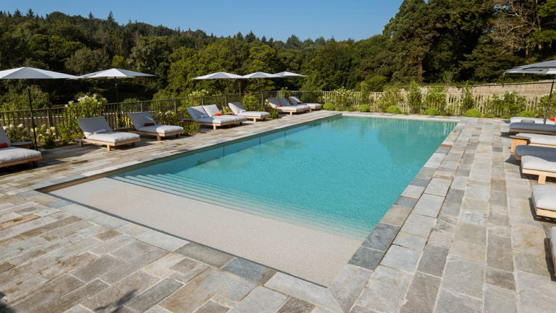 Hôtels & Spas 3D Grège / Château de Locguenole (56) : piscine collective constructeur hotel renovation plage immergee 03